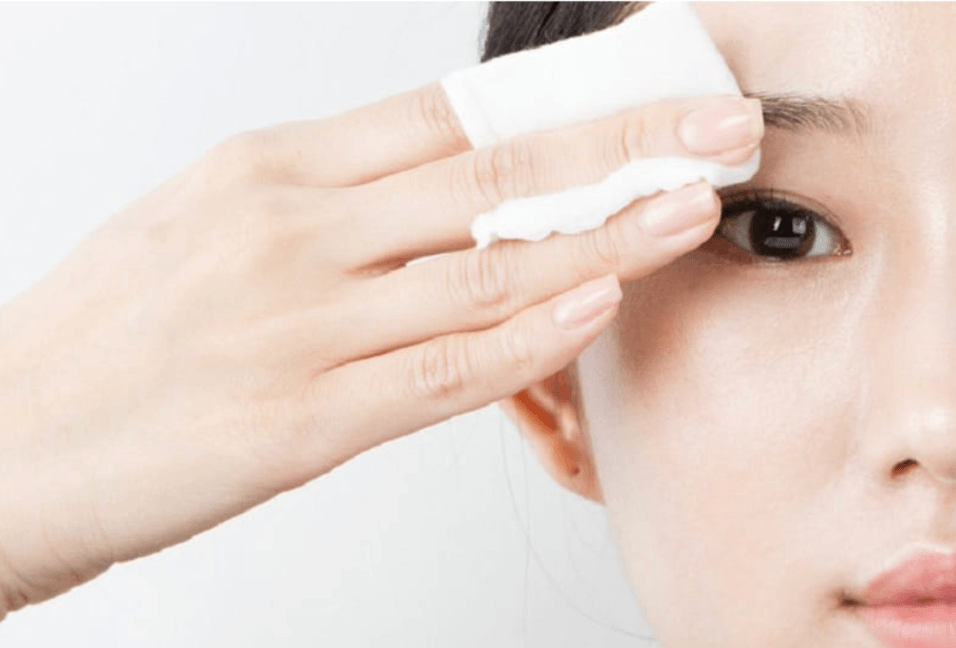Hướng dẫn chăm sóc sau khi thực hiện cách xóa chân mày xăm bị trổ đỏ