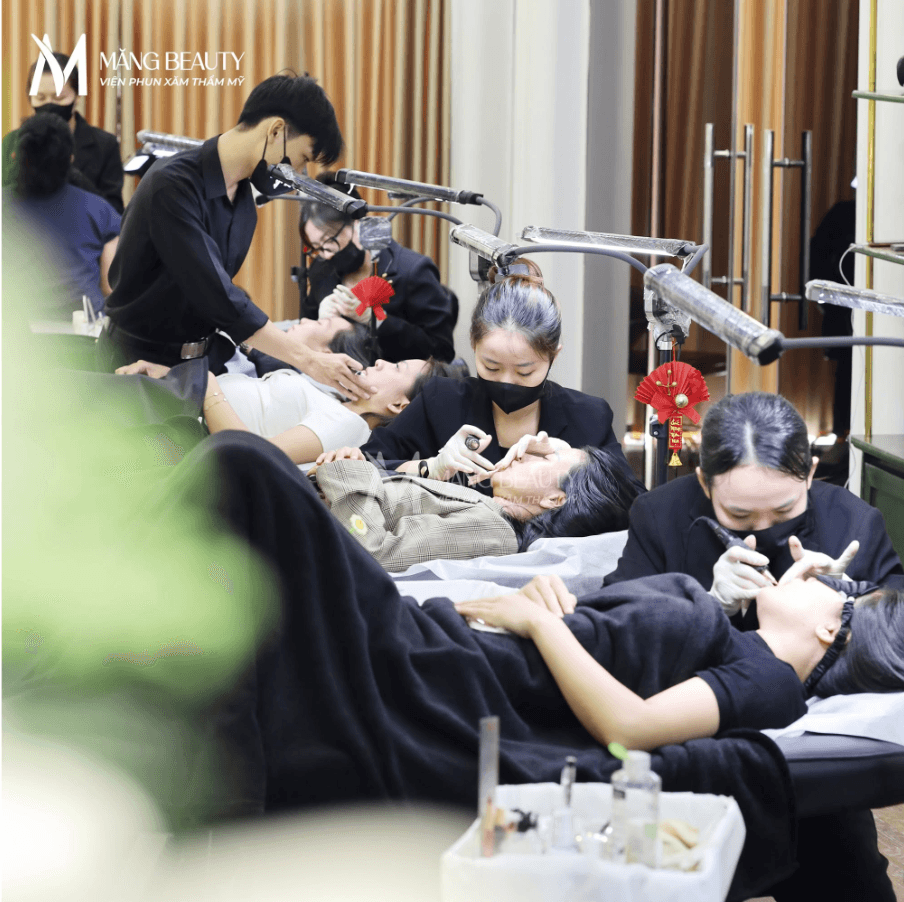 Khách hàng khử thâm môi nam sẽ được chính tay master trên 5 năm kinh nghiệm thực hiện