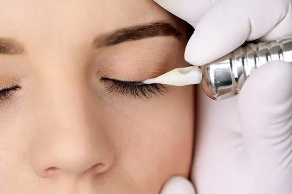 Phun mí mở tròng dần được áp dụng tại nhiều cơ sở làm đẹp
