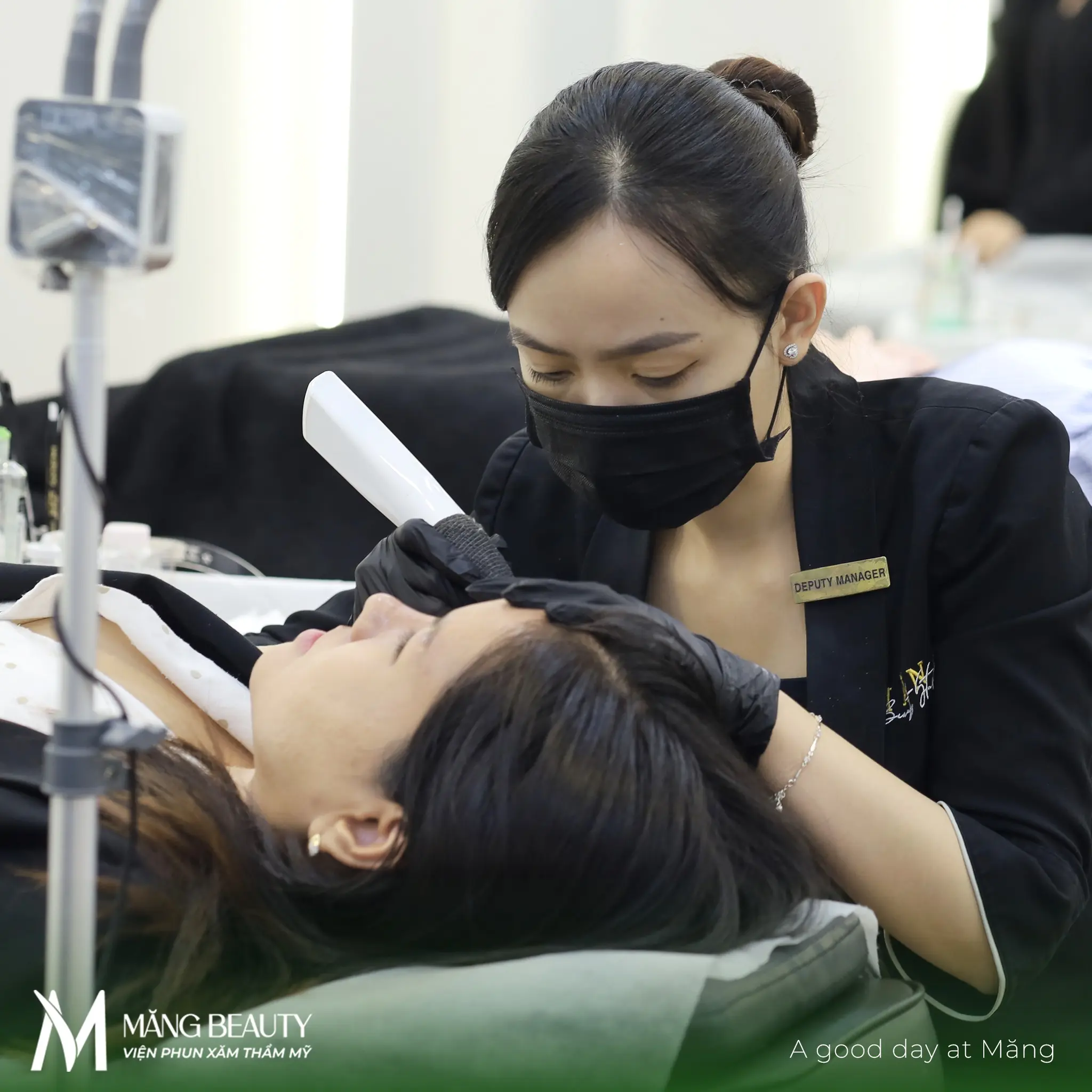Xóa chân mày bằng Plasma là một trong những phương pháp được áp dụng phổ biến hiện nay  